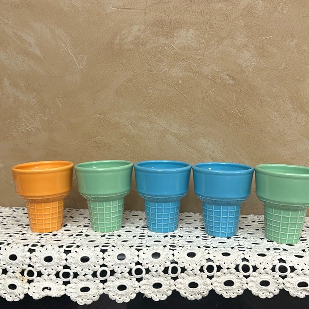 Pfaltzgraff ceramic ice cream cone cups